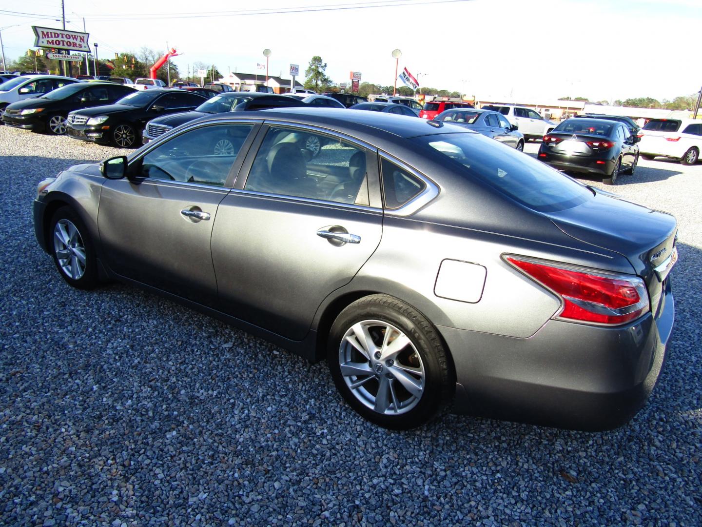 2014 Gray Nissan Altima 2.5 SL (1N4AL3AP1EC) with an 2.5L L4 DOHC 16V engine, Automatic transmission, located at 15016 S Hwy 231, Midland City, AL, 36350, (334) 983-3001, 31.306210, -85.495277 - Photo#4